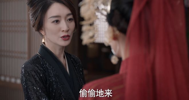 33岁的李沁演女儿，和48岁的“妈妈”同框，画面有点尴尬哦