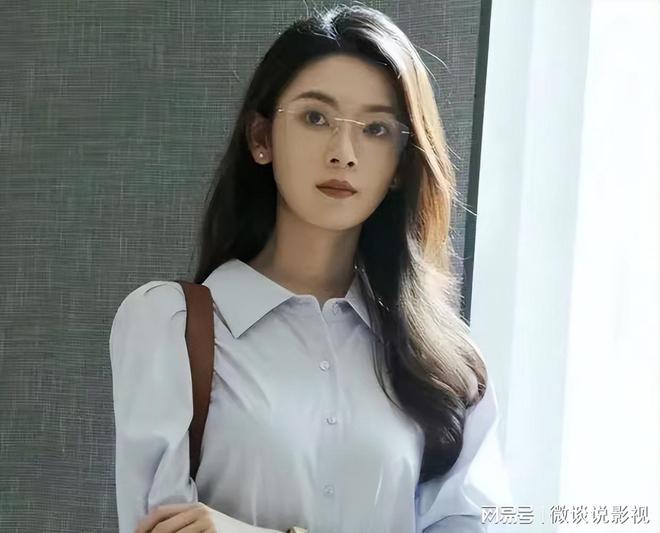 黄振华蒙在鼓里，白晓荷为何既拒绝又答应和他假恋爱？