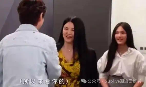 李湘和王诗龄母女同框美照出炉，网友调侃：李湘这是P图瘦了几十斤吧！