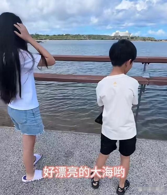 汪小菲马筱梅携子女澳门游，女儿穿疑似后妈买的美裙现身